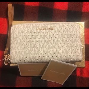 Michael Kors Jet Set Wristlet
